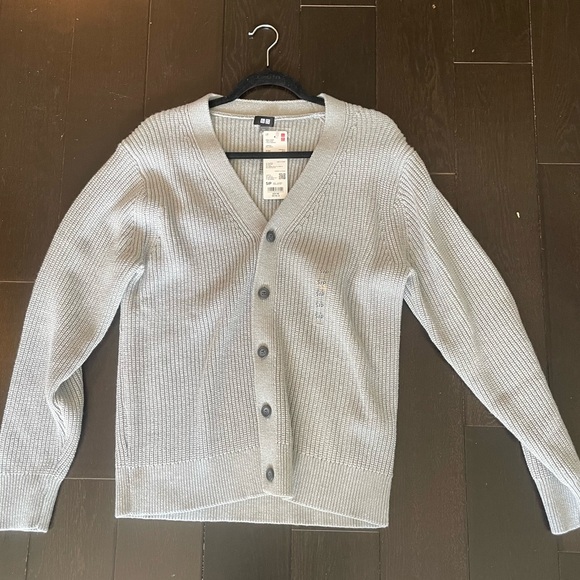 Uniqlo cardigan - Picture 1 of 3